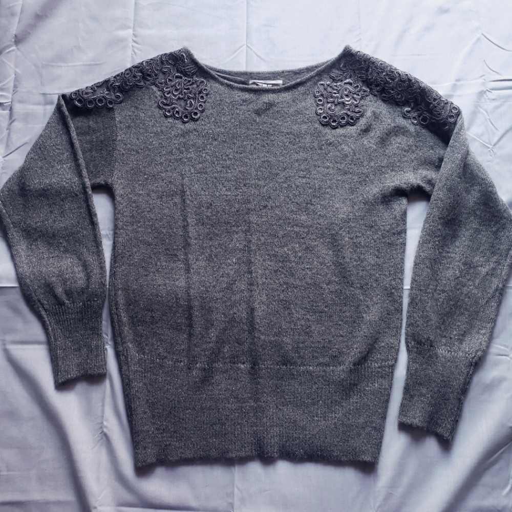 ELLE sweater with shoulder appliques XS